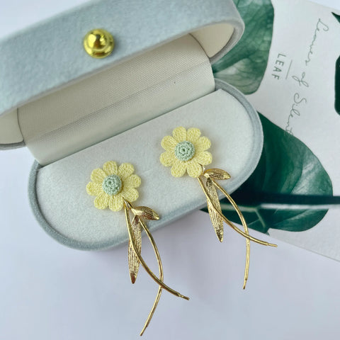 Daisy And Metal Leaf Earrings